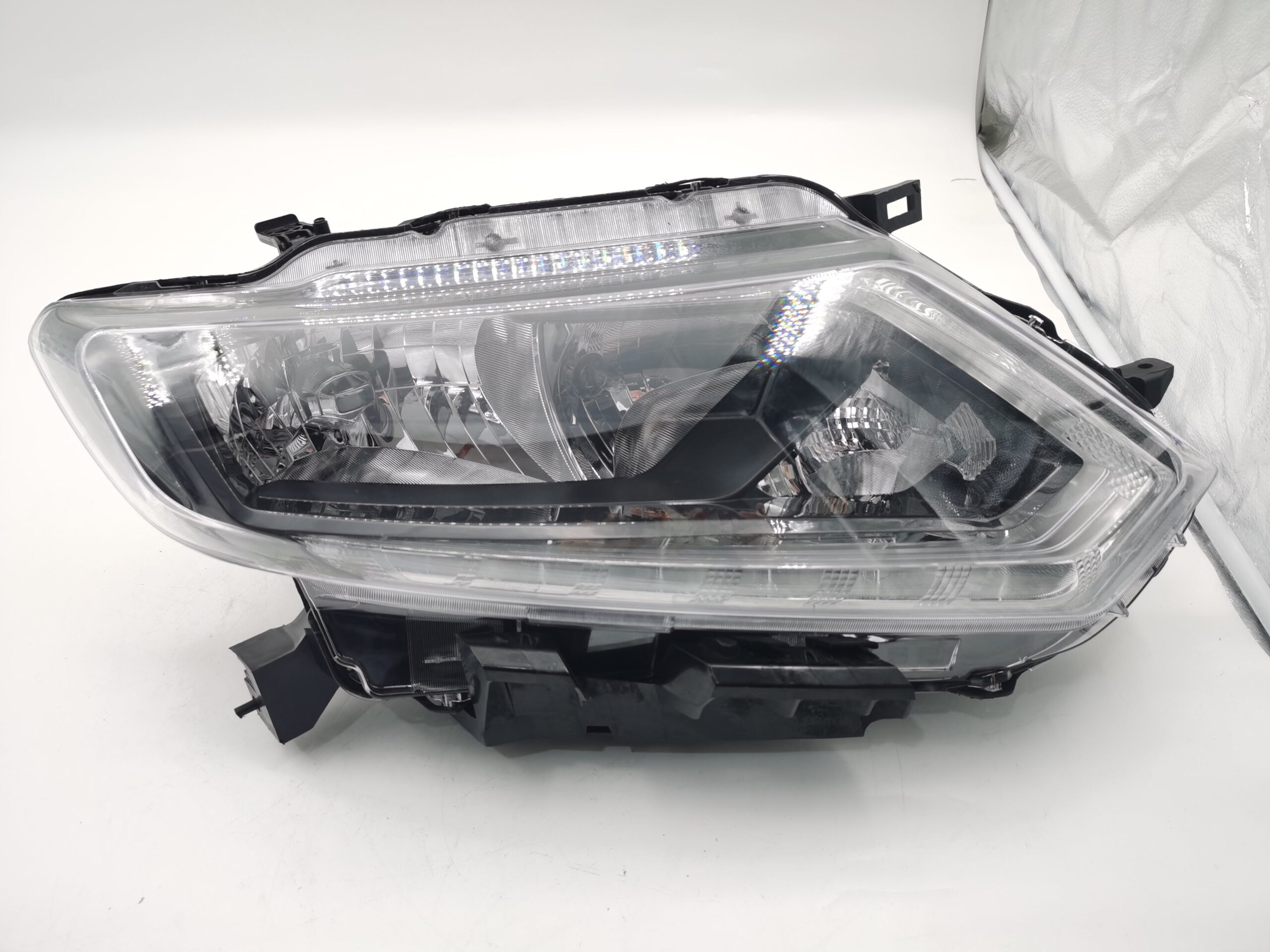 Nissan X-TRAIL 2014-2016 HALOGEN R.H.S HEADLIGHT ASSEMBLY