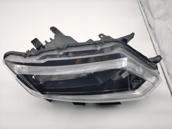 Nissan X-TRAIL 2014-2016 HALOGEN R.H.S HEADLIGHT ASSEMBLY