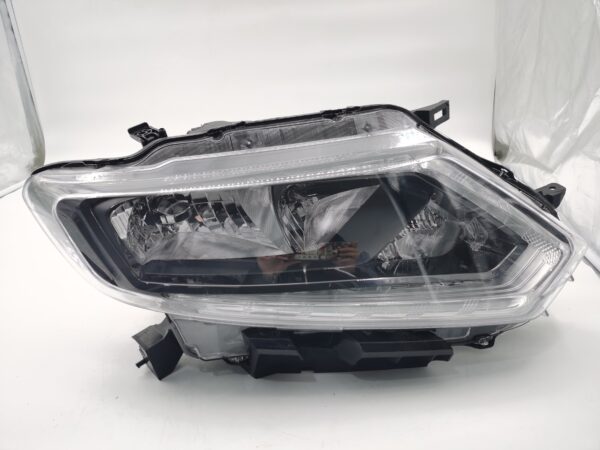 Nissan X-TRAIL 2014-2016 HALOGEN R.H.S HEADLIGHT ASSEMBLY