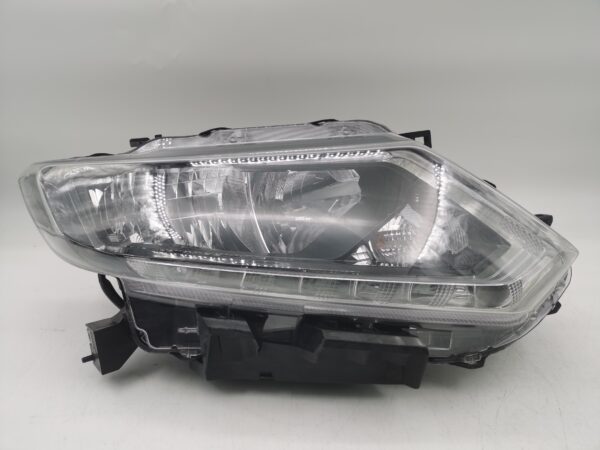 Nissan X-TRAIL 2014-2016 HALOGEN R.H.S HEADLIGHT ASSEMBLY