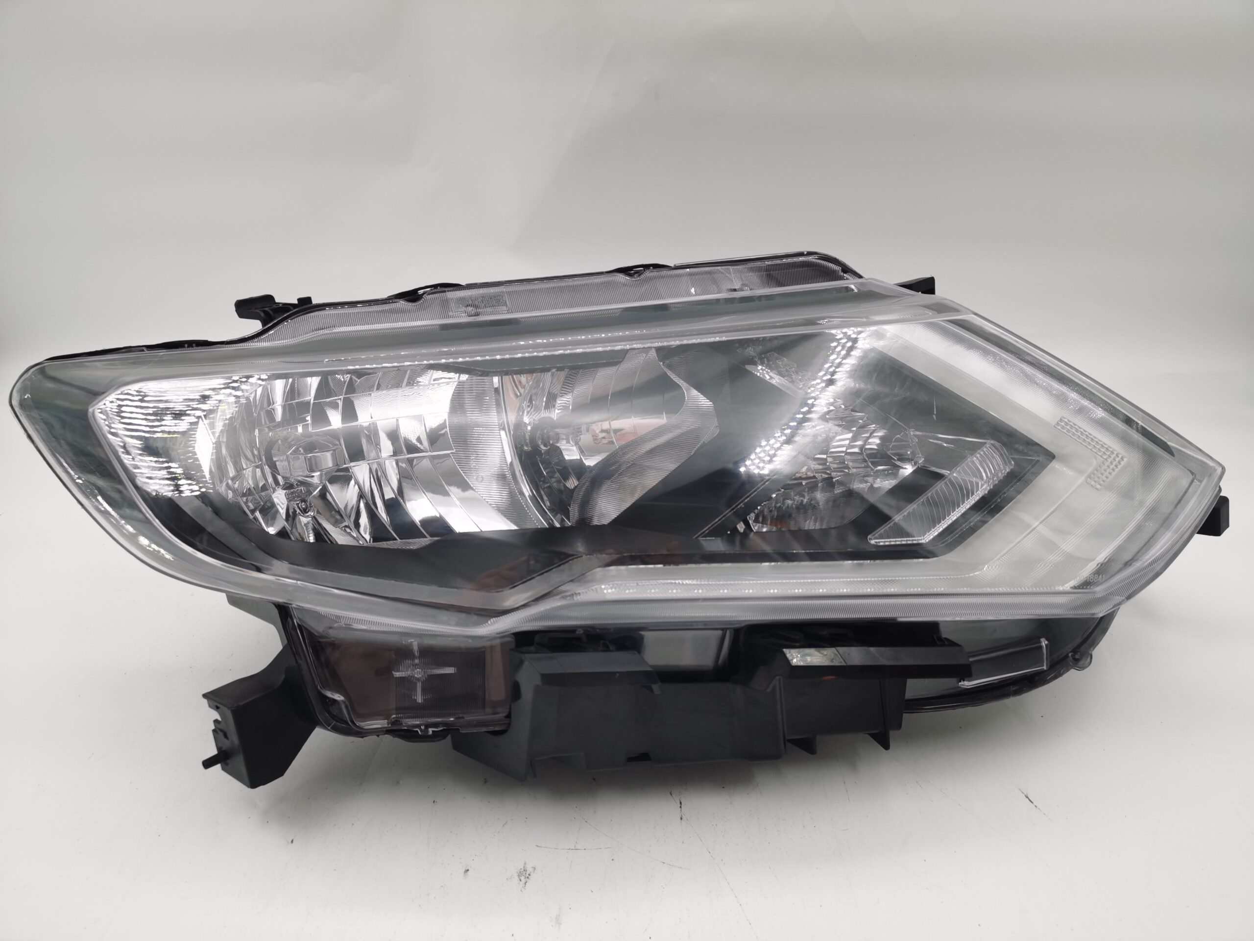 Nissan X-TRAIL T32 2017-2020 HALOGEN R.H.S HEADLIGHT ASSEMBLY