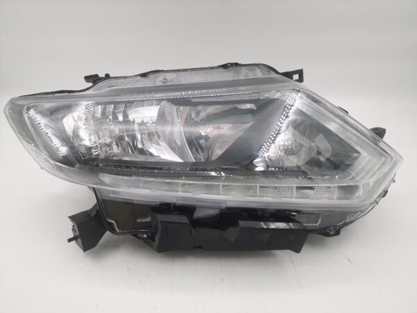 Nissan X-TRAIL 2014-2016 HALOGEN R.H.S HEADLIGHT ASSEMBLY