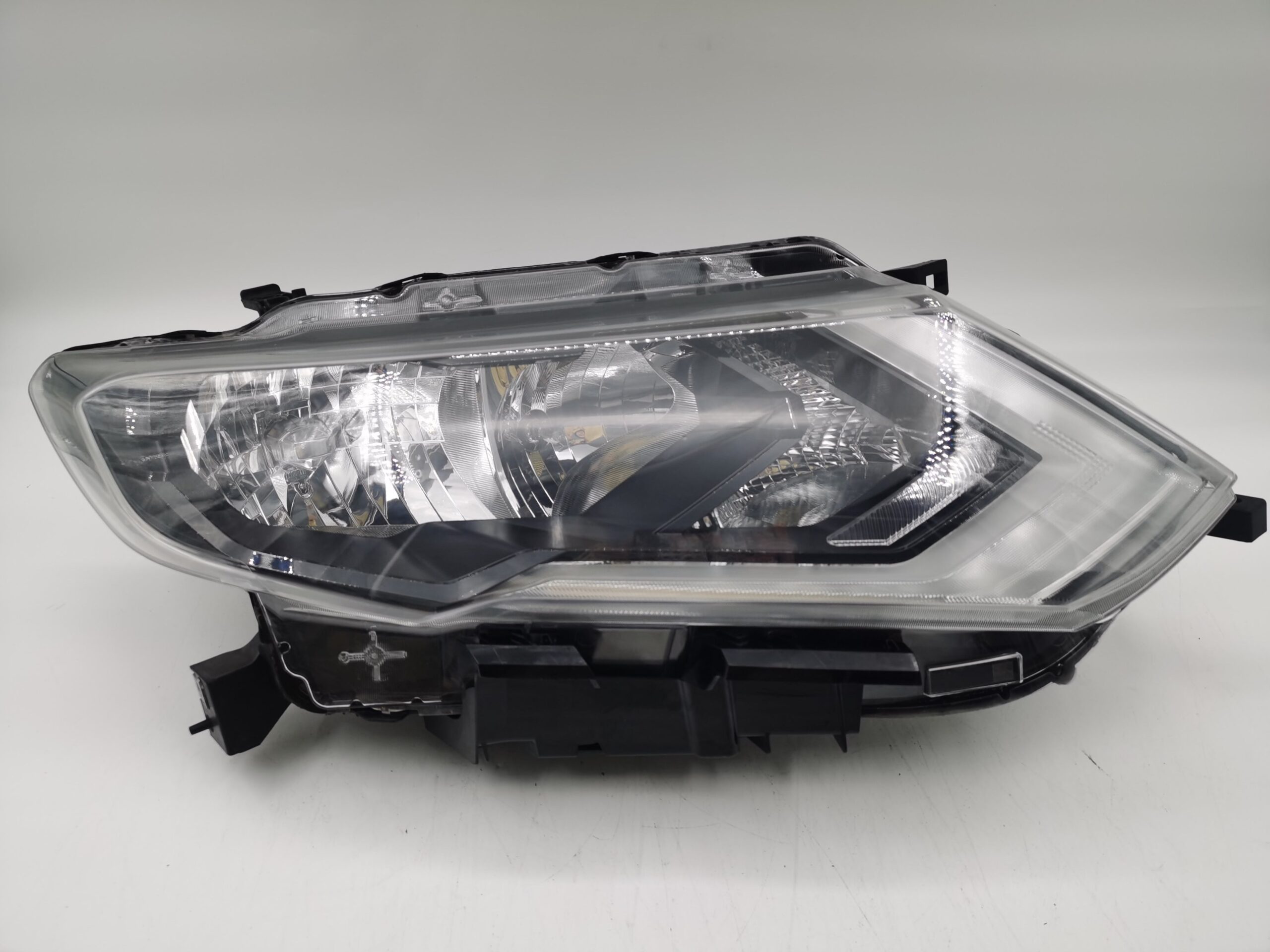 Nissan X-TRAIL T32 2017-2020 HALOGEN R.H.S HEADLIGHT ASSEMBLY