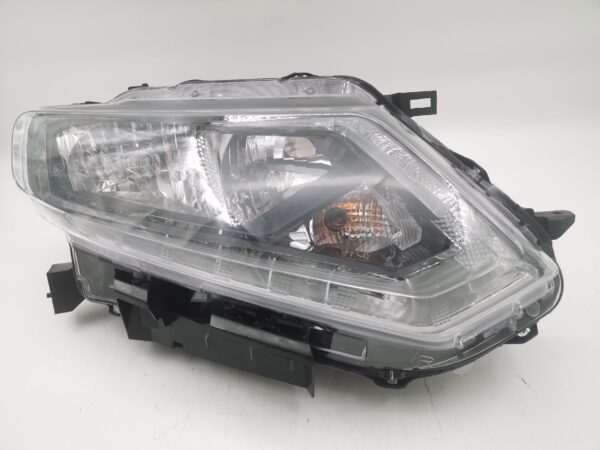 Nissan X-TRAIL 2014-2016 HALOGEN R.H.S HEADLIGHT ASSEMBLY