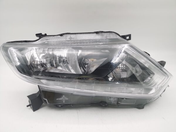 Nissan X-TRAIL 2014-2016 HALOGEN R.H.S HEADLIGHT ASSEMBLY