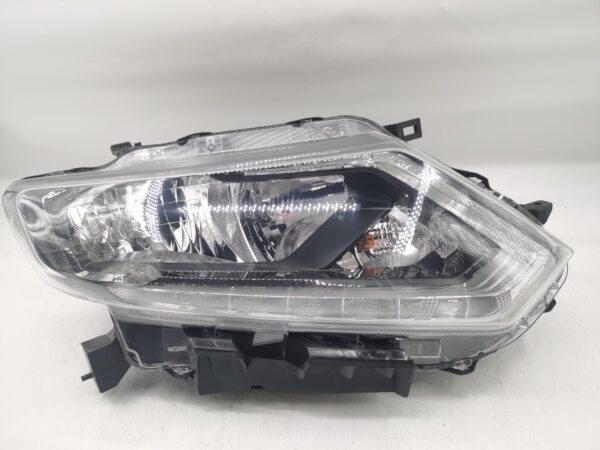 Nissan X-TRAIL 2014-2016 HALOGEN R.H.S HEADLIGHT ASSEMBLY