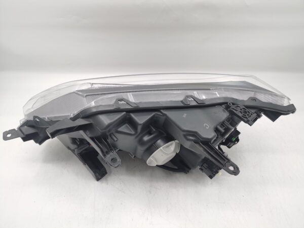 Nissan X-TRAIL 2014-2016 HALOGEN R.H.S HEADLIGHT ASSEMBLY