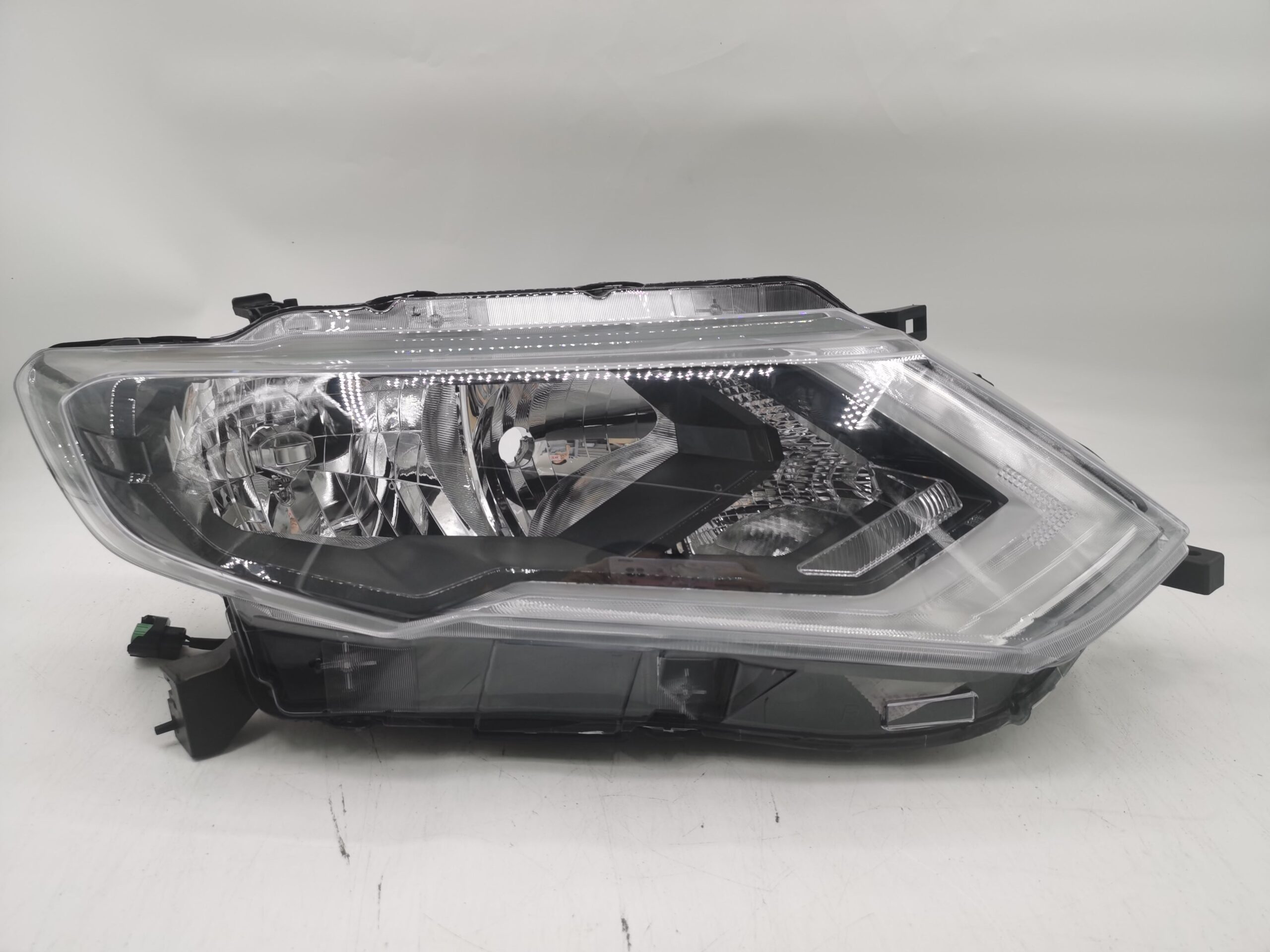 Nissan X-TRAIL T32 2017-2020 HALOGEN R.H.S HEADLIGHT ASSEMBLY