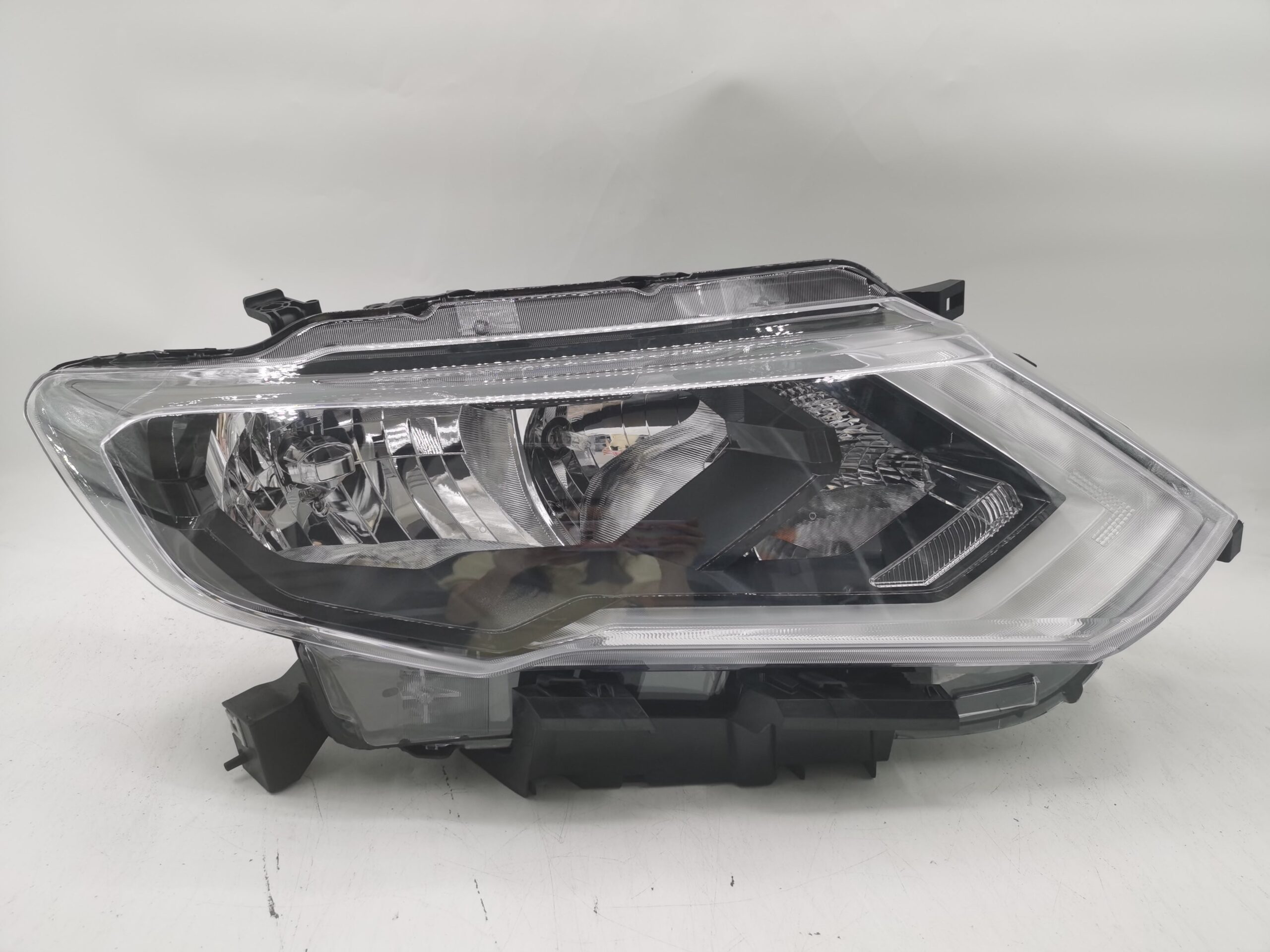 Nissan X-TRAIL T32 2017-2020 HALOGEN R.H.S Headlight Assembly