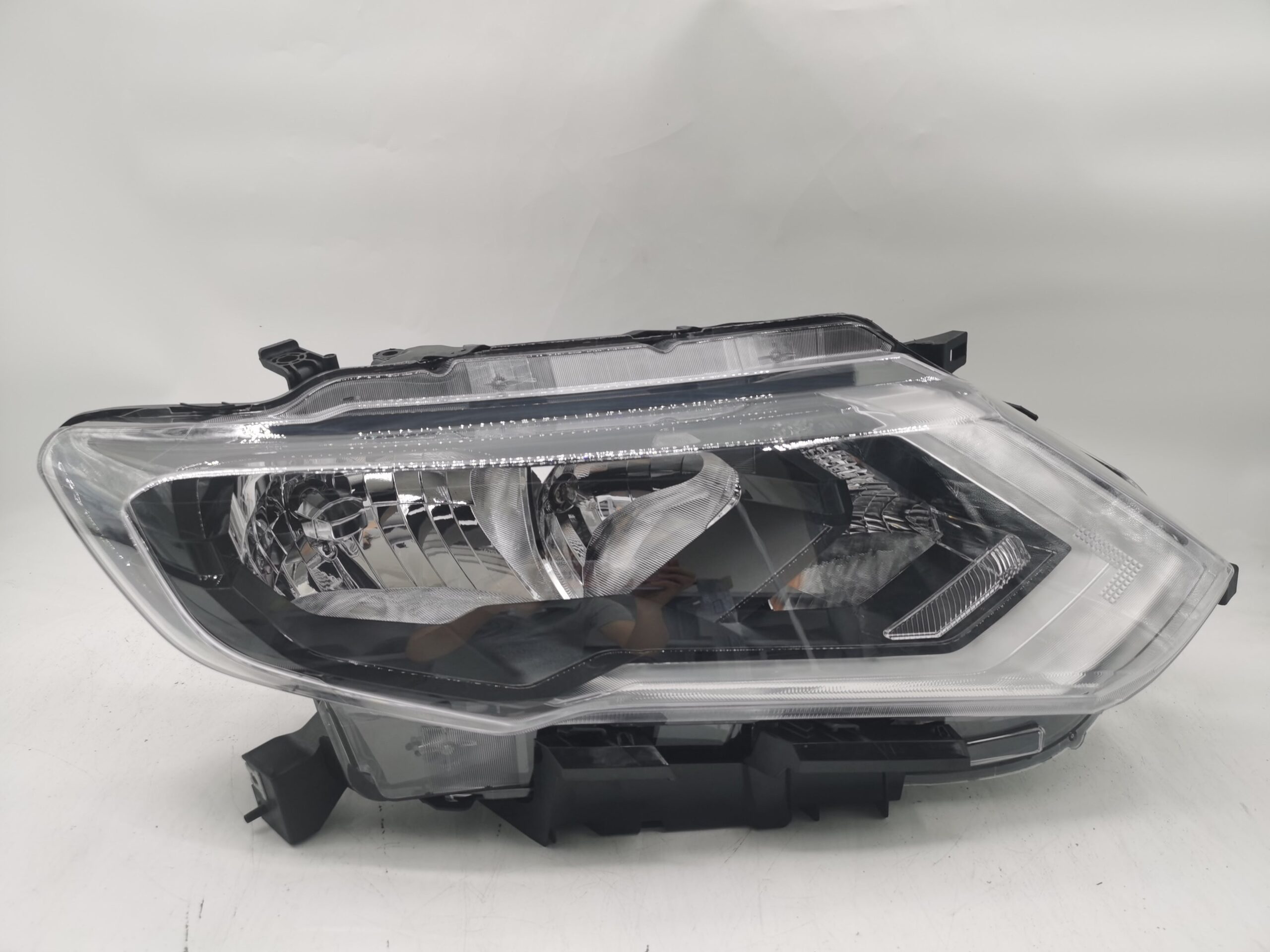 Nissan X-TRAIL T32 2017-2020 HALOGEN R.H.S Headlight Assembly