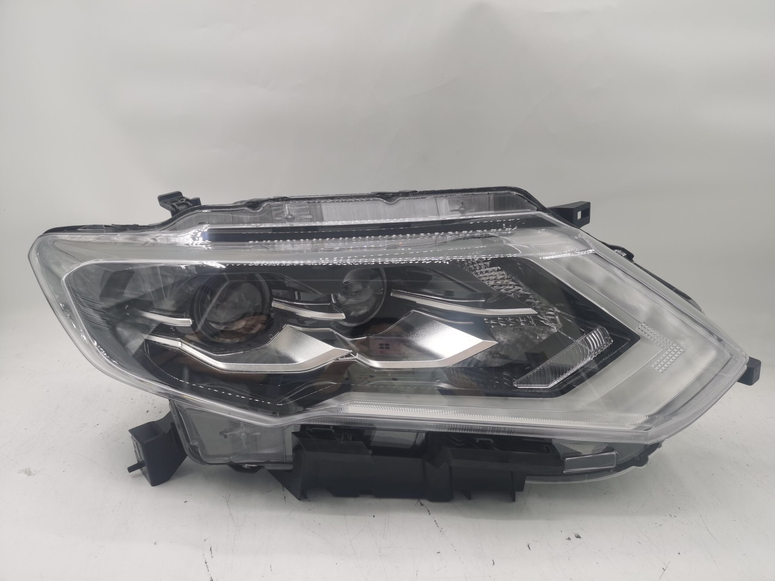 Nissan X-TRAIL T32 2017-2020 LED R.H.S Headlight Assembly