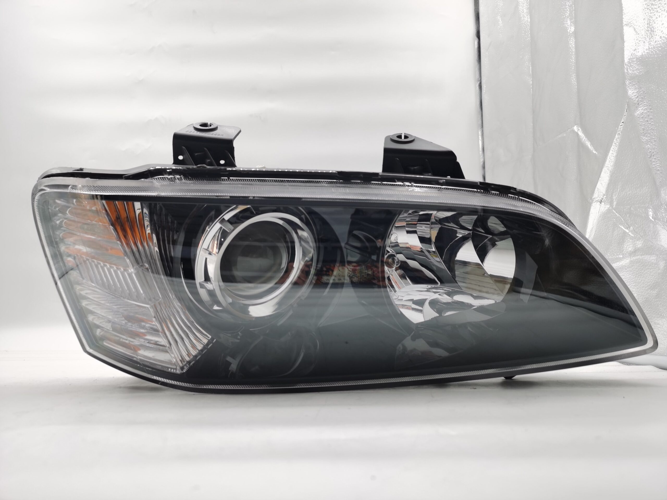 Holden COMMODORE 2008-2009 R.H.S HEADLIGHT ASSEMBLY