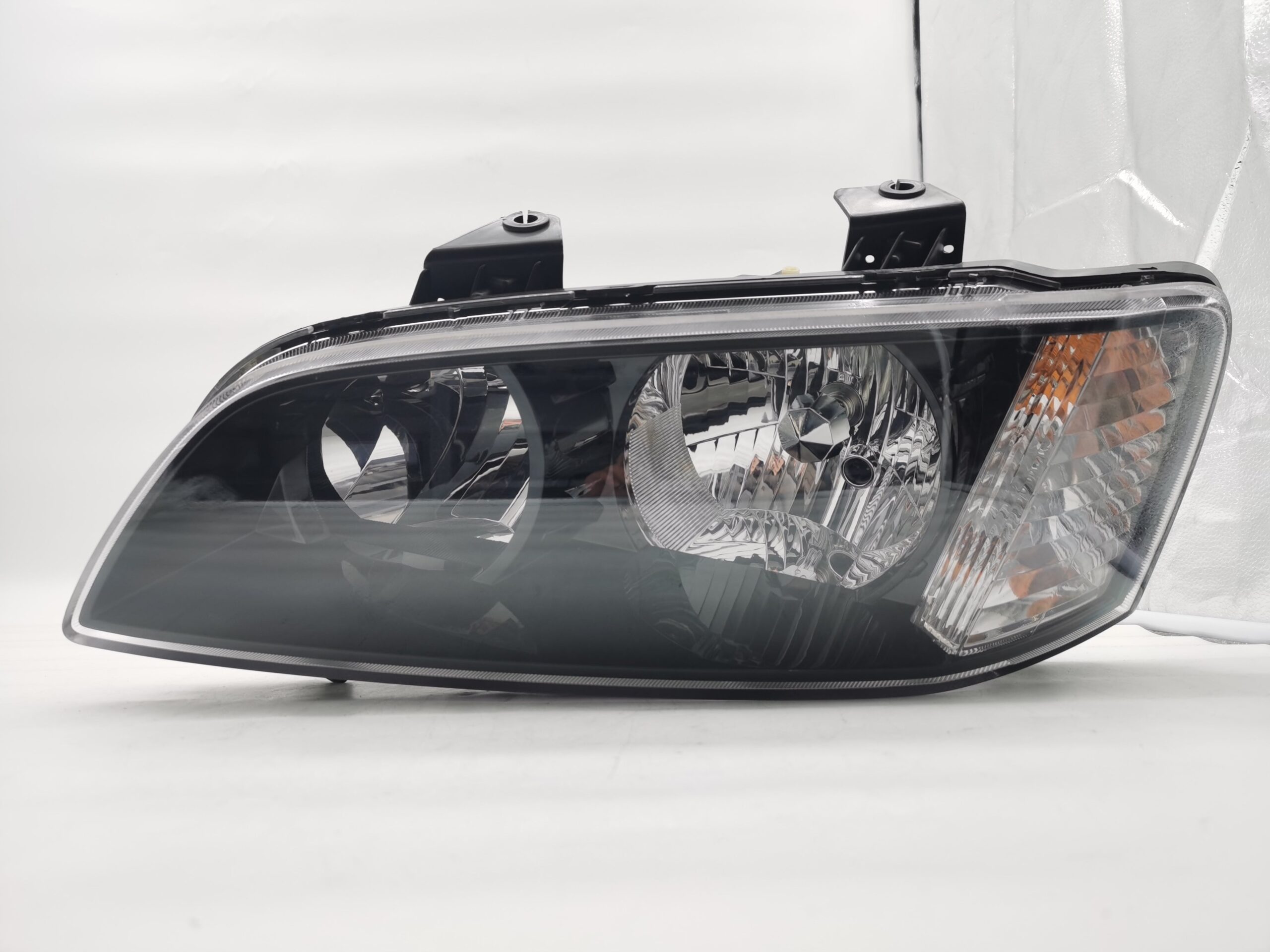 Holden COMMODORE SV6 VE 2007-2010 HALOGEN L.H.S Headlight Assembly