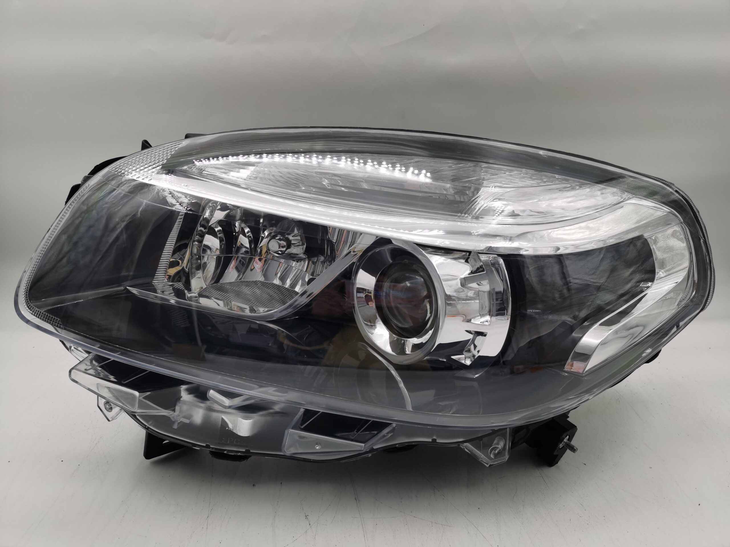 Renault KOLEOS 2011-2015 L.H.S HEADLIGHT ASSEMBLY