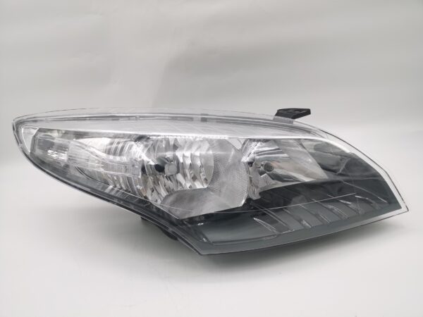 Renault MEGANE III 2008-2012 R.H.S HEADLIGHT ASSEMBLY