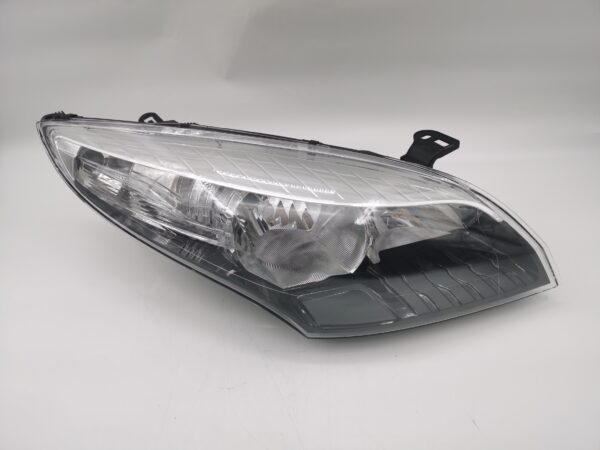 Renault MEGANE III 2008-2012 R.H.S HEADLIGHT ASSEMBLY