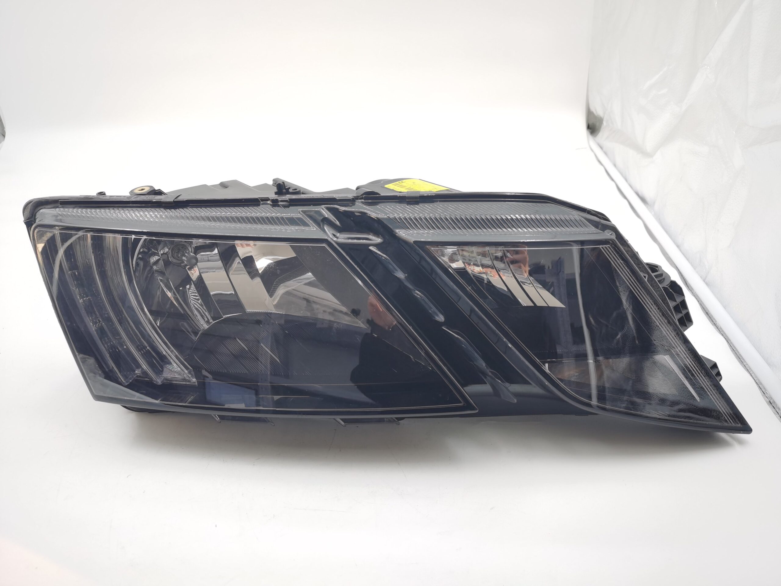 Skoda OCTAVIA 2018-2021 R.H.S HEADLIGHT ASSEMBLY