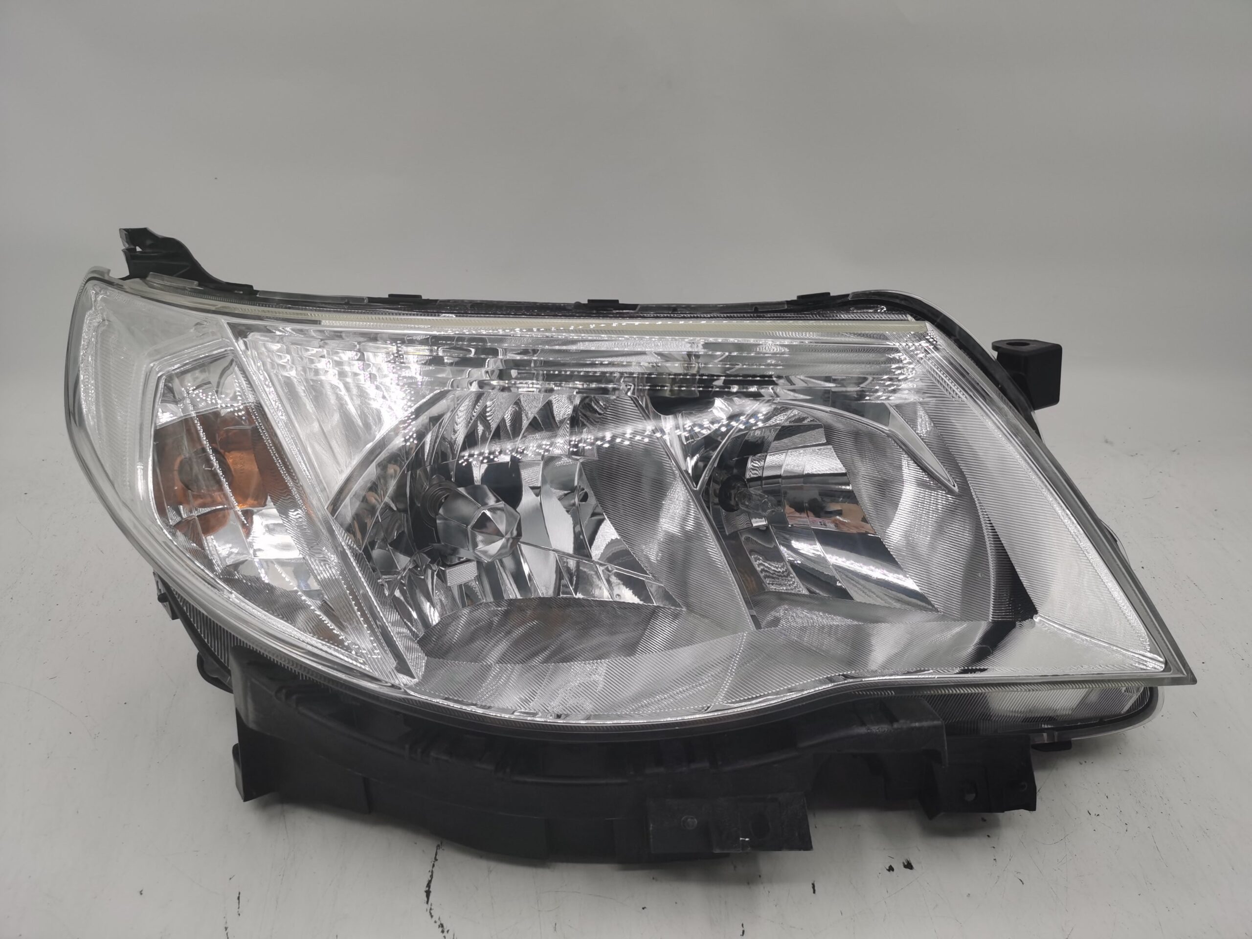 Subaru FORESTER 2009-2012 HALOGEN R.H.S Headlight Assembly