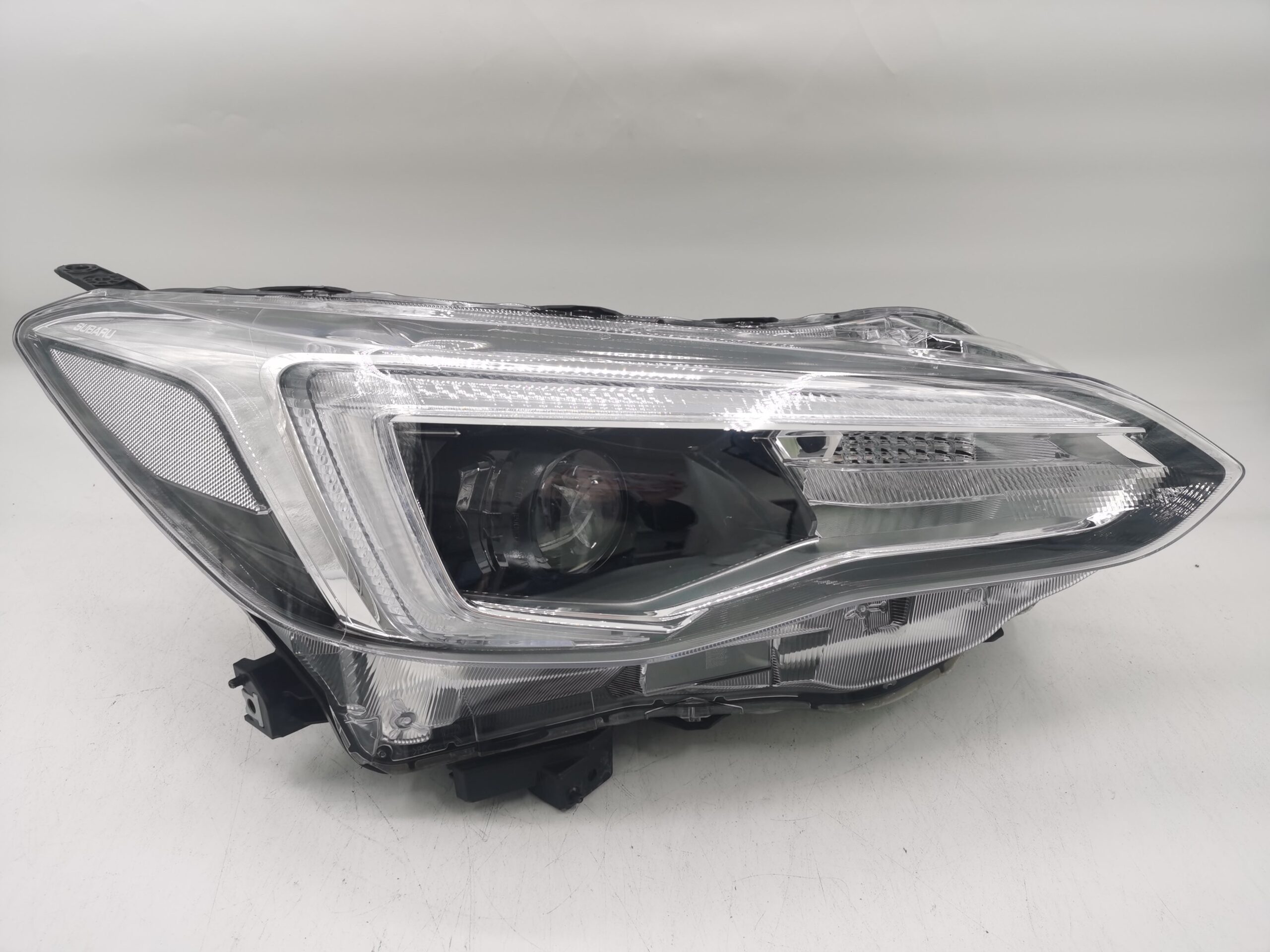 Subaru IMPREZA XV II 2018-2019 R.H.S HEADLIGHT ASSEMBLY