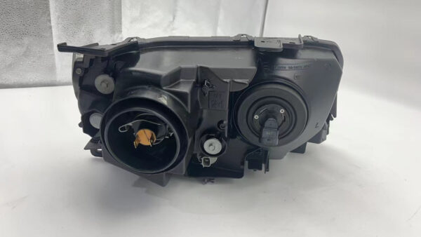 Suzuki VITARA 2012 L.H.S HEADLIGHT ASSEMBLY