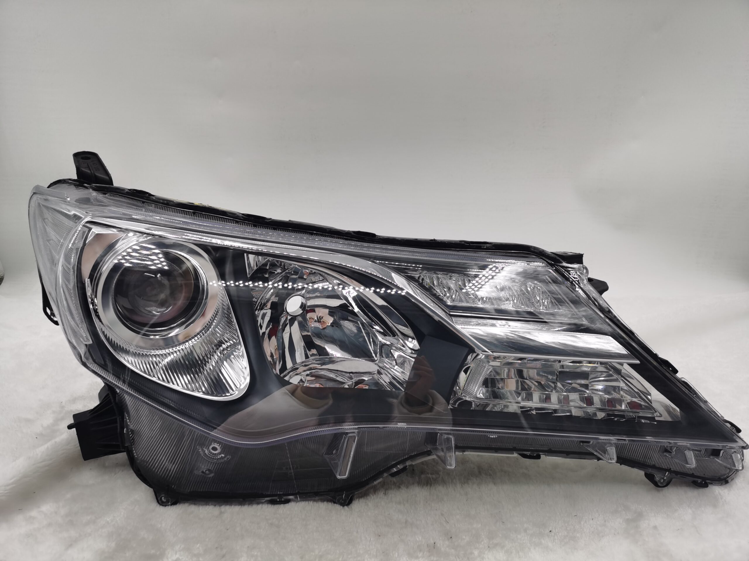 TOYOTA RAV4 IV XA40 2013-2015 HALOGEN R.H.S HEADLIGHT ASSEMBLY