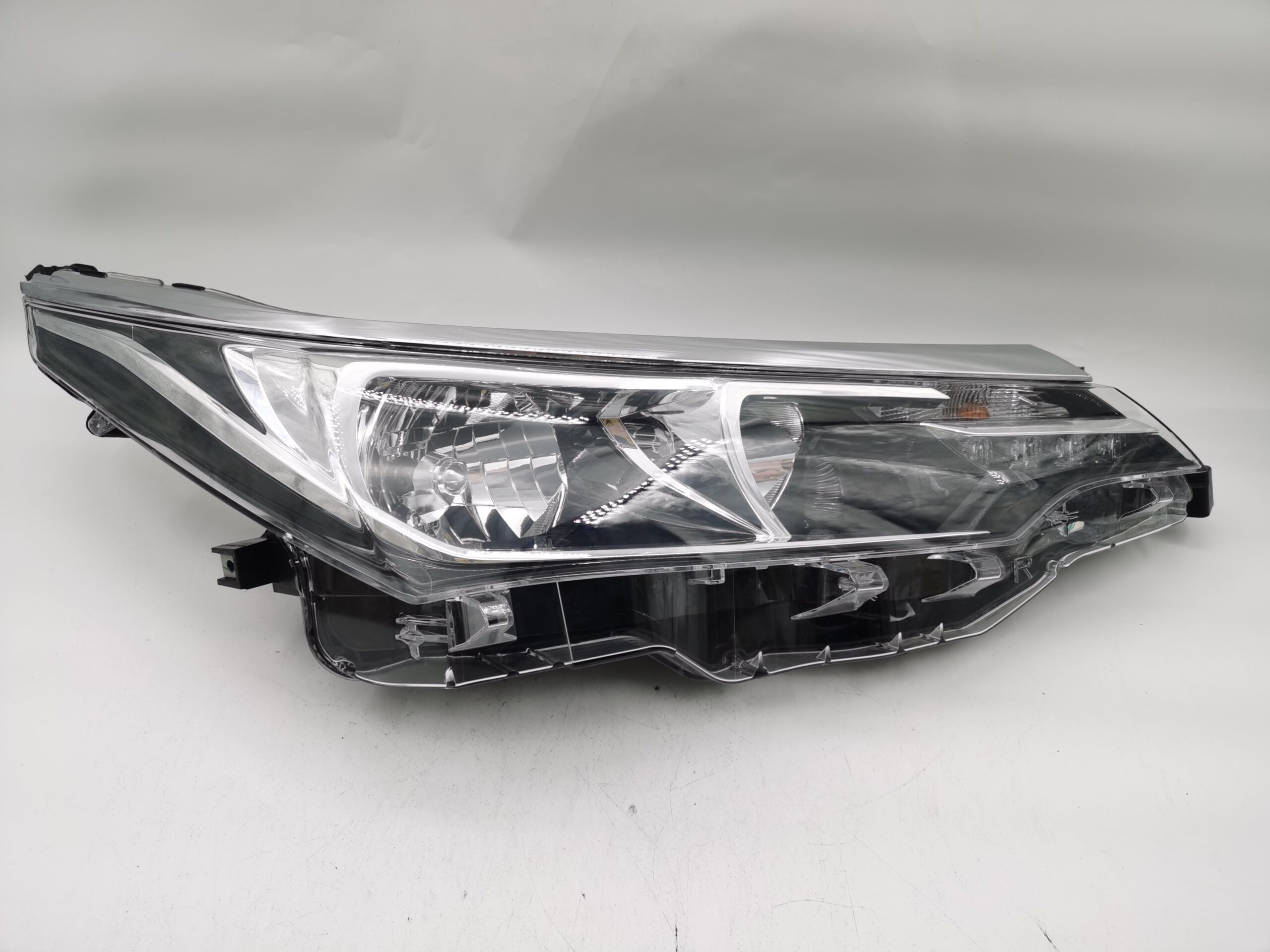 Toyota COROLLA 2017-2018 HALOGEN R.H.S HEADLIGHT ASSEMBLY