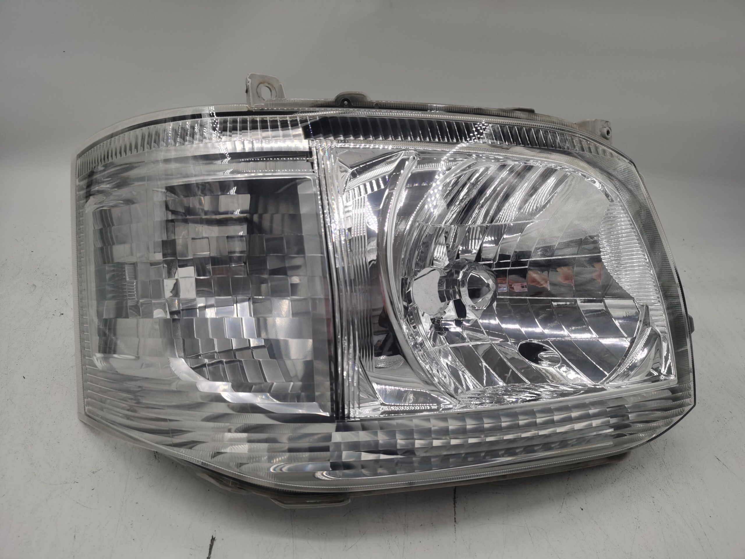 Toyota HIACE H200 2005-2010 HALOGEN R.H.S HEADLIGHT ASSEMBLY