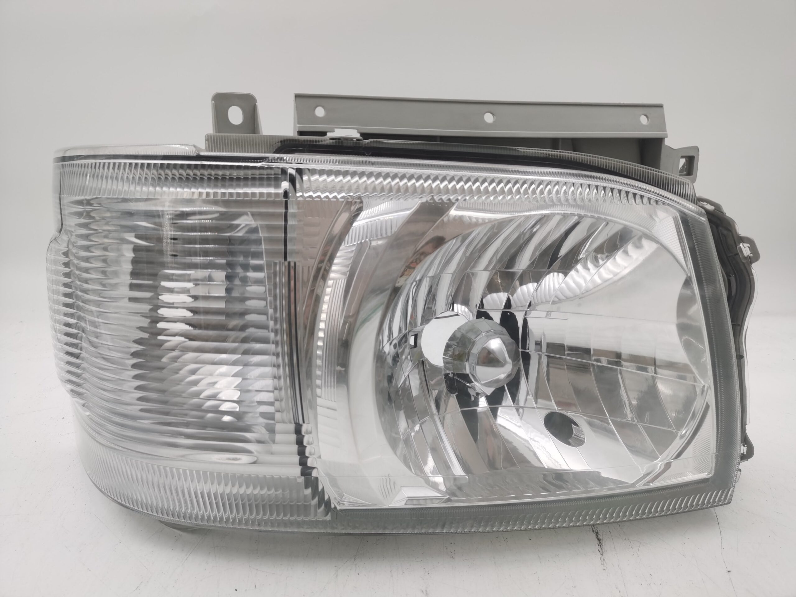 Toyota HIACE REGIUS ACE 200 SERIES 2005-2014 R.H.S HEADLIGHT ASSEMBLY