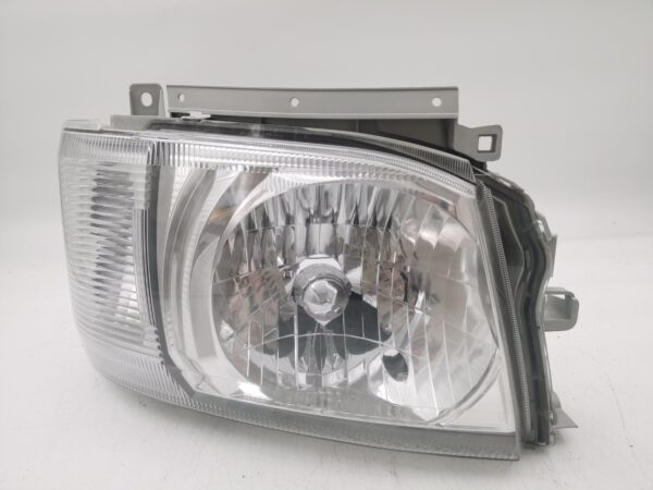 Toyota HIACE REGIUS ACE 200 SERIES 2005-2014 R.H.S HEADLIGHT ASSEMBLY