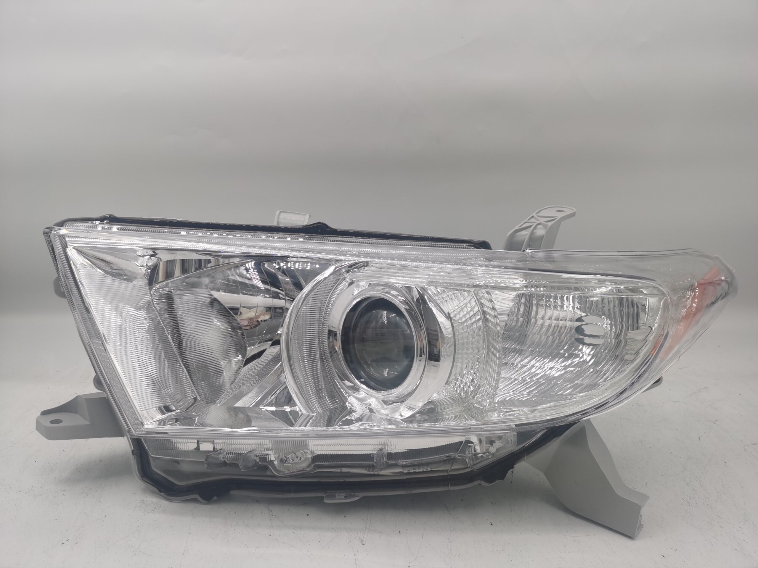 Toyota KLUGER 2011-2013 HALOGEN L.H.S HEADLIGHT ASSEMBLY