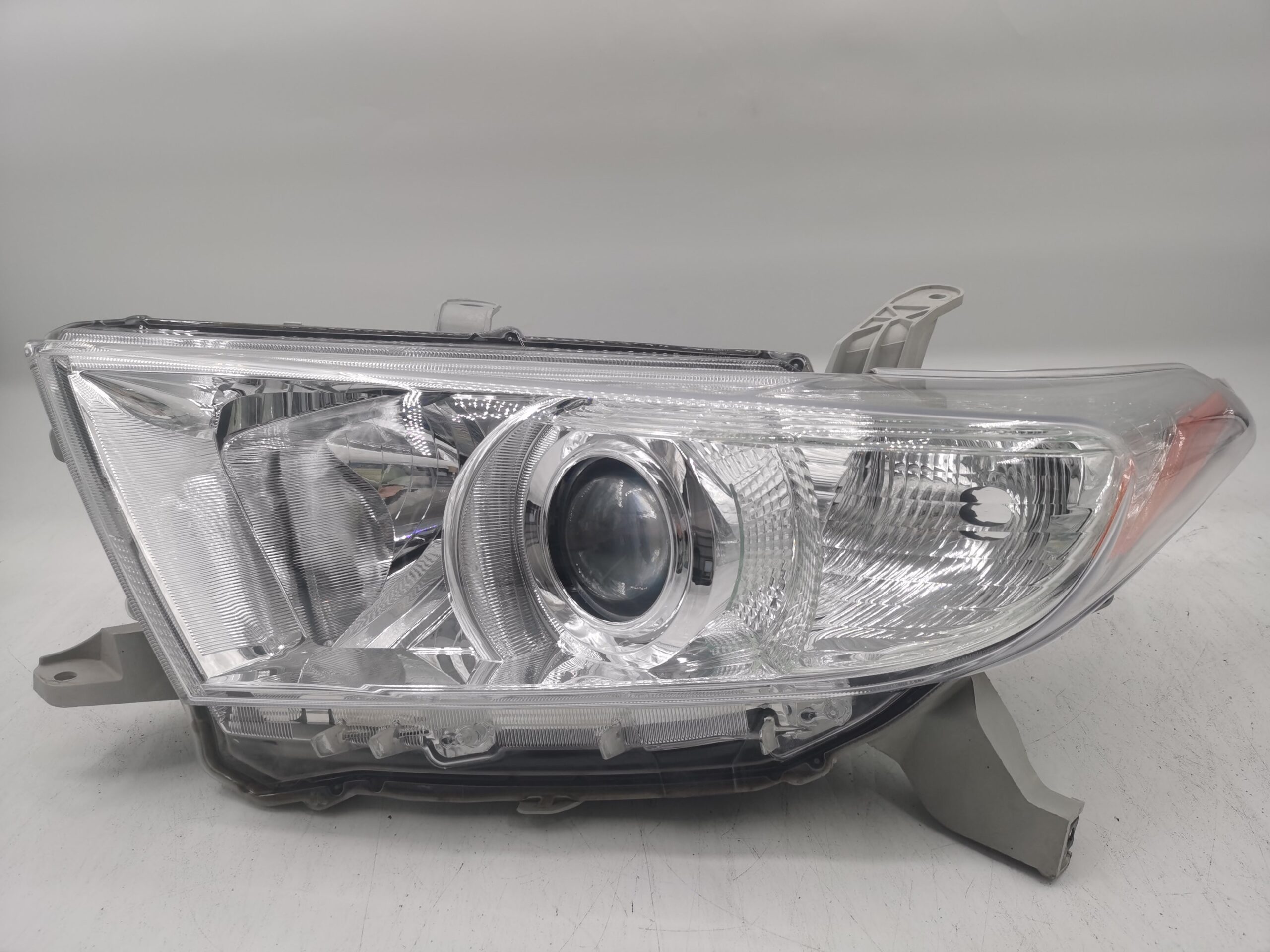 Toyota KLUGER 2011-2013 HALOGEN L.H.S HEADLIGHT ASSEMBLY