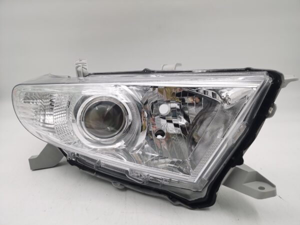 Toyota KLUGER 2011-2013 HALOGEN R.H.S HEADLIGHT ASSEMBLY