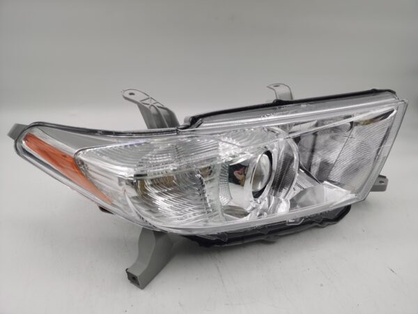 Toyota KLUGER 2011-2013 HALOGEN R.H.S HEADLIGHT ASSEMBLY