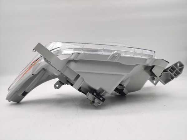 Toyota KLUGER 2011-2013 HALOGEN R.H.S HEADLIGHT ASSEMBLY