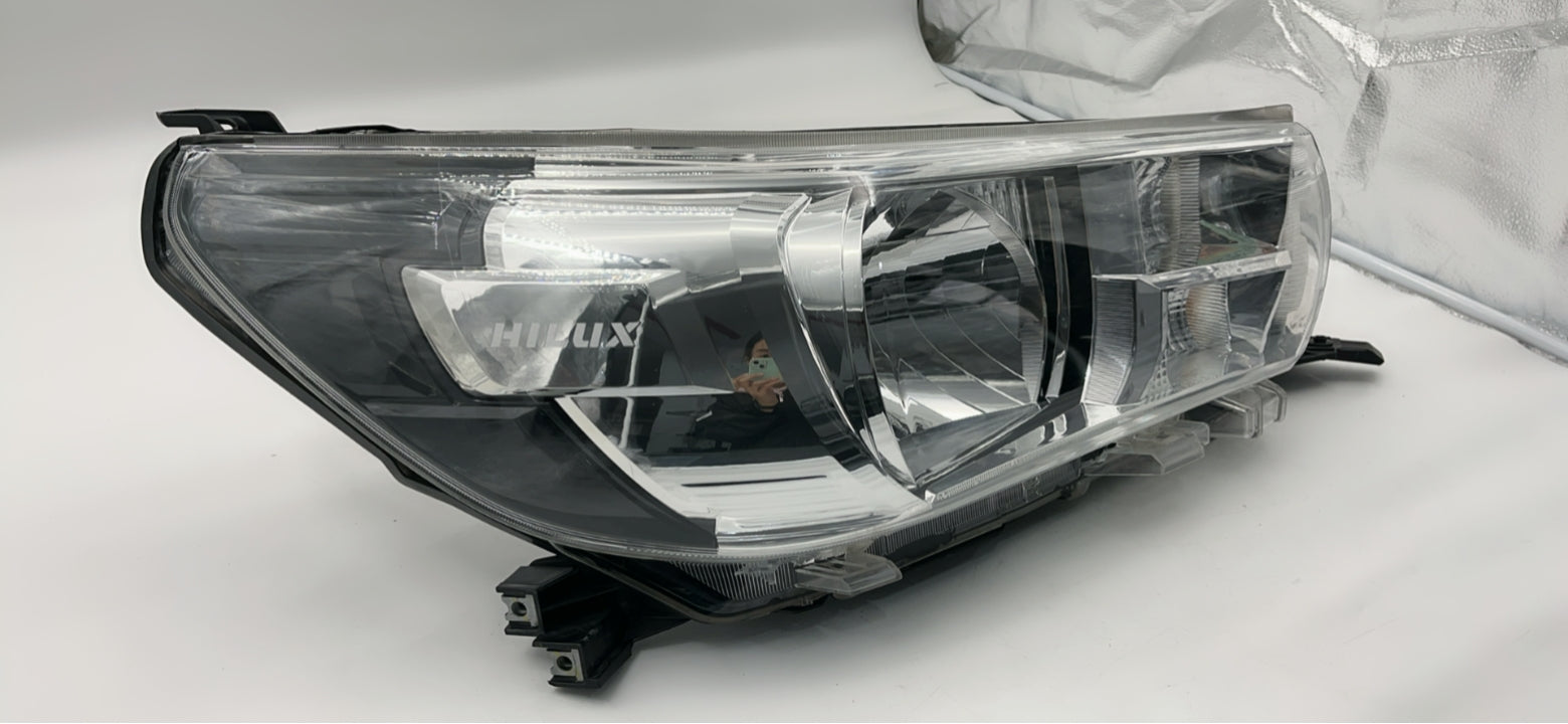 Toyota HILUX REVO 2015-2019 HALOGEN R.H.S HEADLIGHT ASSEMBLY