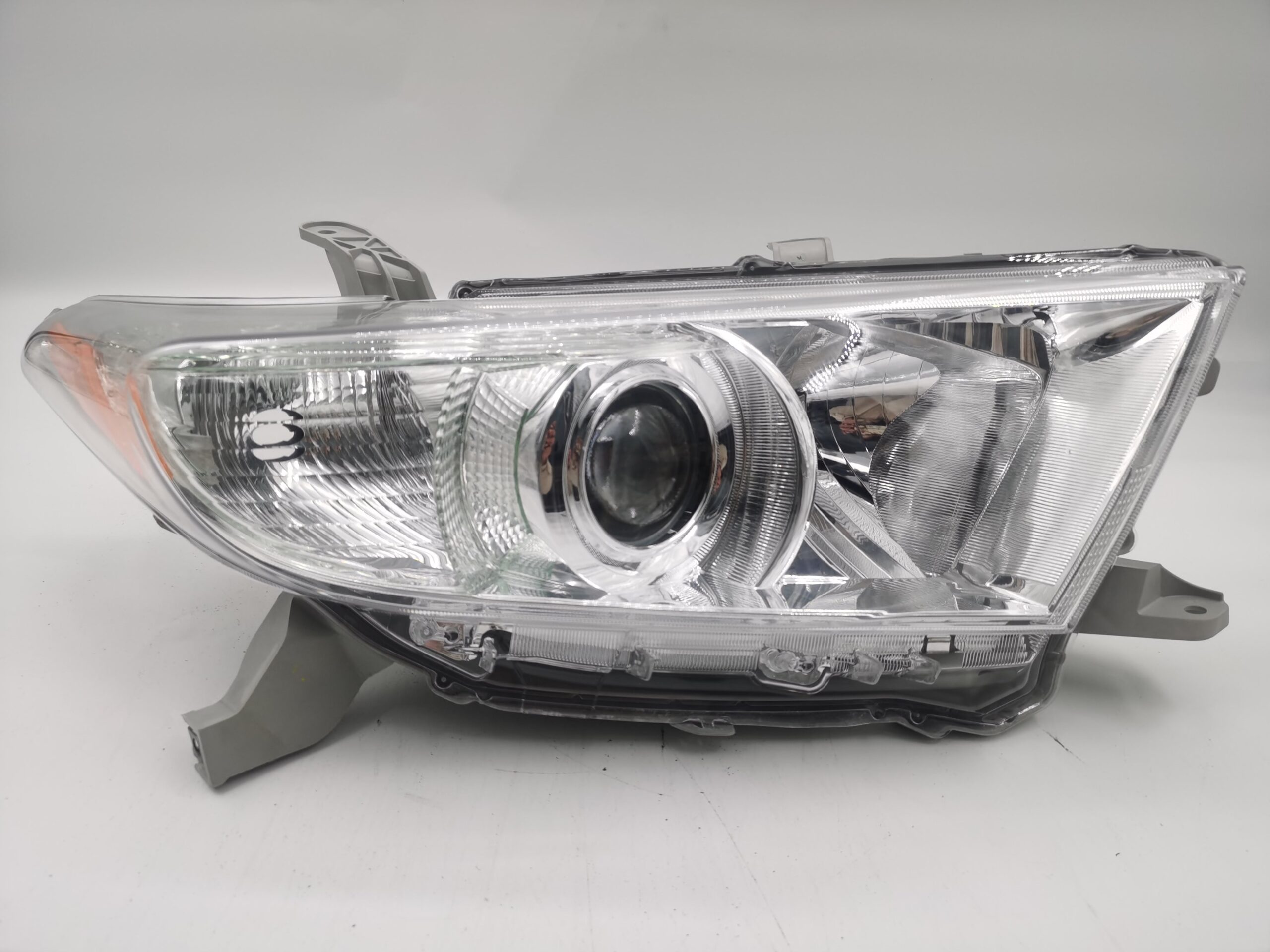 Toyota KLUGER 2011-2013 HALOGEN R.H.S HEADLIGHT ASSEMBLY