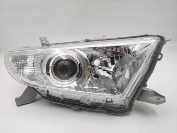 Toyota KLUGER 2011-2013 HALOGEN R.H.S HEADLIGHT ASSEMBLY