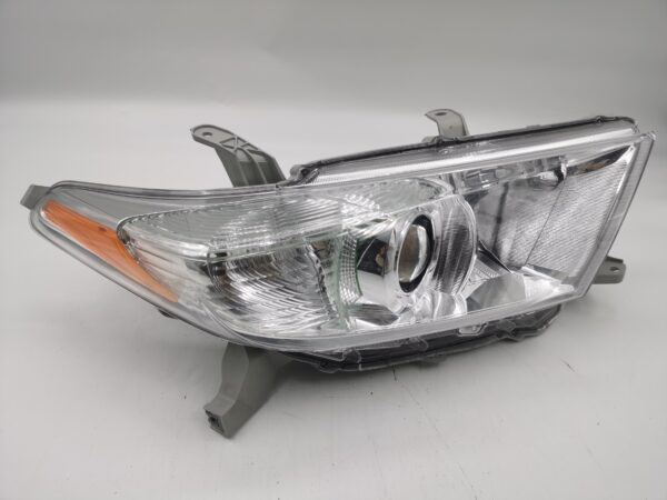 Toyota KLUGER 2011-2013 HALOGEN R.H.S HEADLIGHT ASSEMBLY