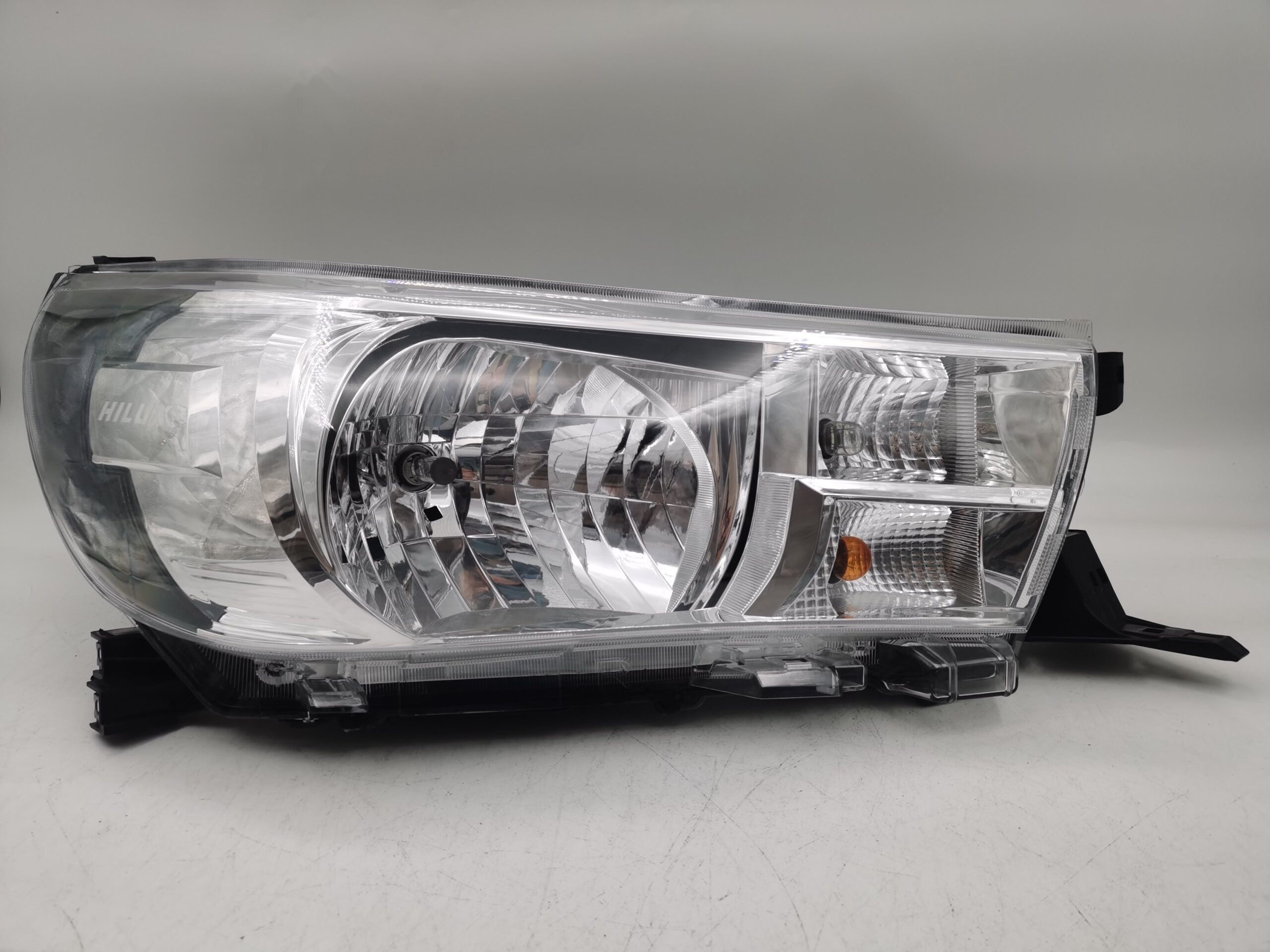 Toyota HILUX REVO 2015-2019 HALOGEN R.H.S HEADLIGHT ASSEMBLY