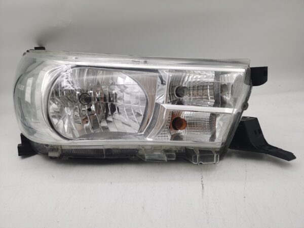 Toyota HILUX REVO 2015-2019 HALOGEN R.H.S HEADLIGHT ASSEMBLY