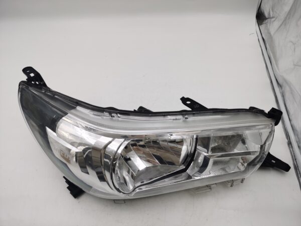 Toyota HILUX REVO 2015-2019 HALOGEN R.H.S HEADLIGHT ASSEMBLY