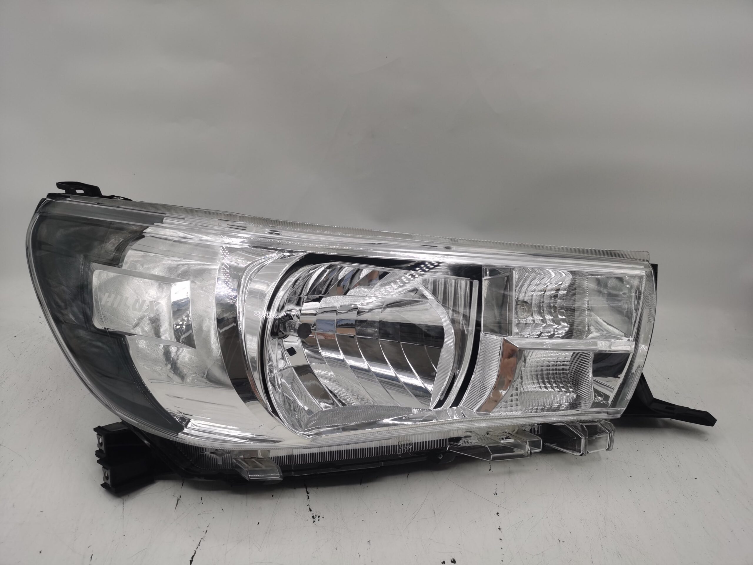 Toyota HILUX REVO 2015-2019 HALOGEN R.H.S HEADLIGHT ASSEMBLY