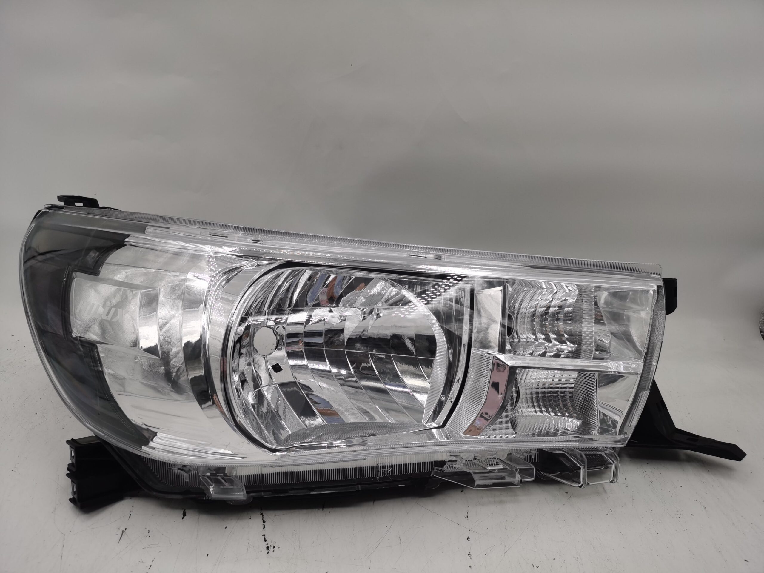 Toyota HILUX REVO 2015-2019 HALOGEN R.H.S HEADLIGHT ASSEMBLY