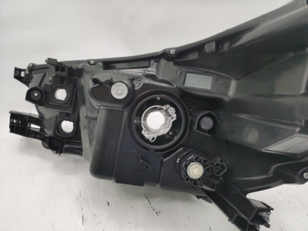 Toyota HILUX REVO 2015-2019 HALOGEN R.H.S HEADLIGHT ASSEMBLY