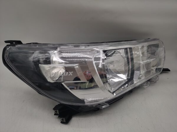 Toyota HILUX REVO 2015-2019 HALOGEN R.H.S HEADLIGHT ASSEMBLY