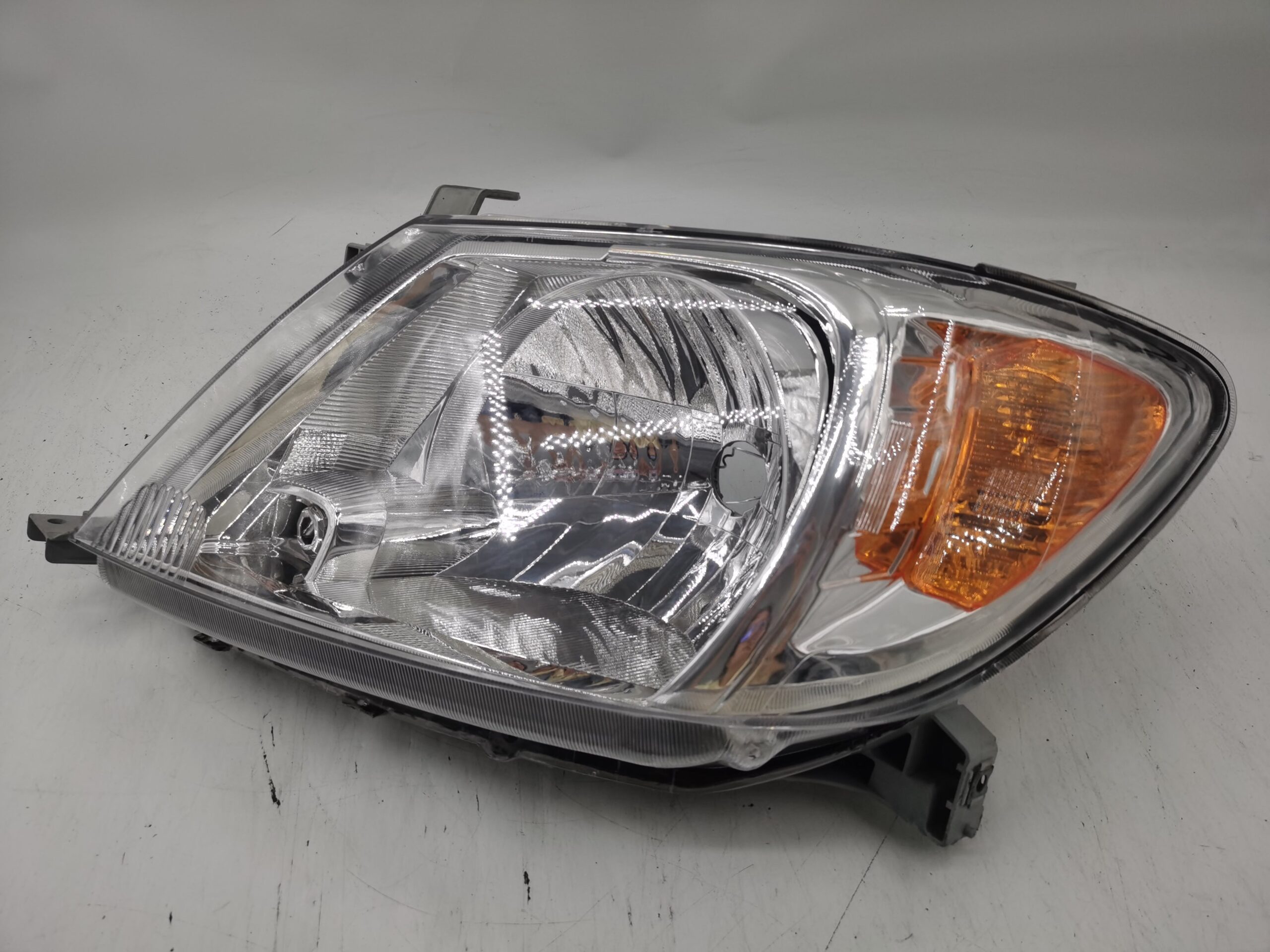 Toyota HILUX VIGO 2005-2010 HALOGEN L.H.S Headlight Assembly