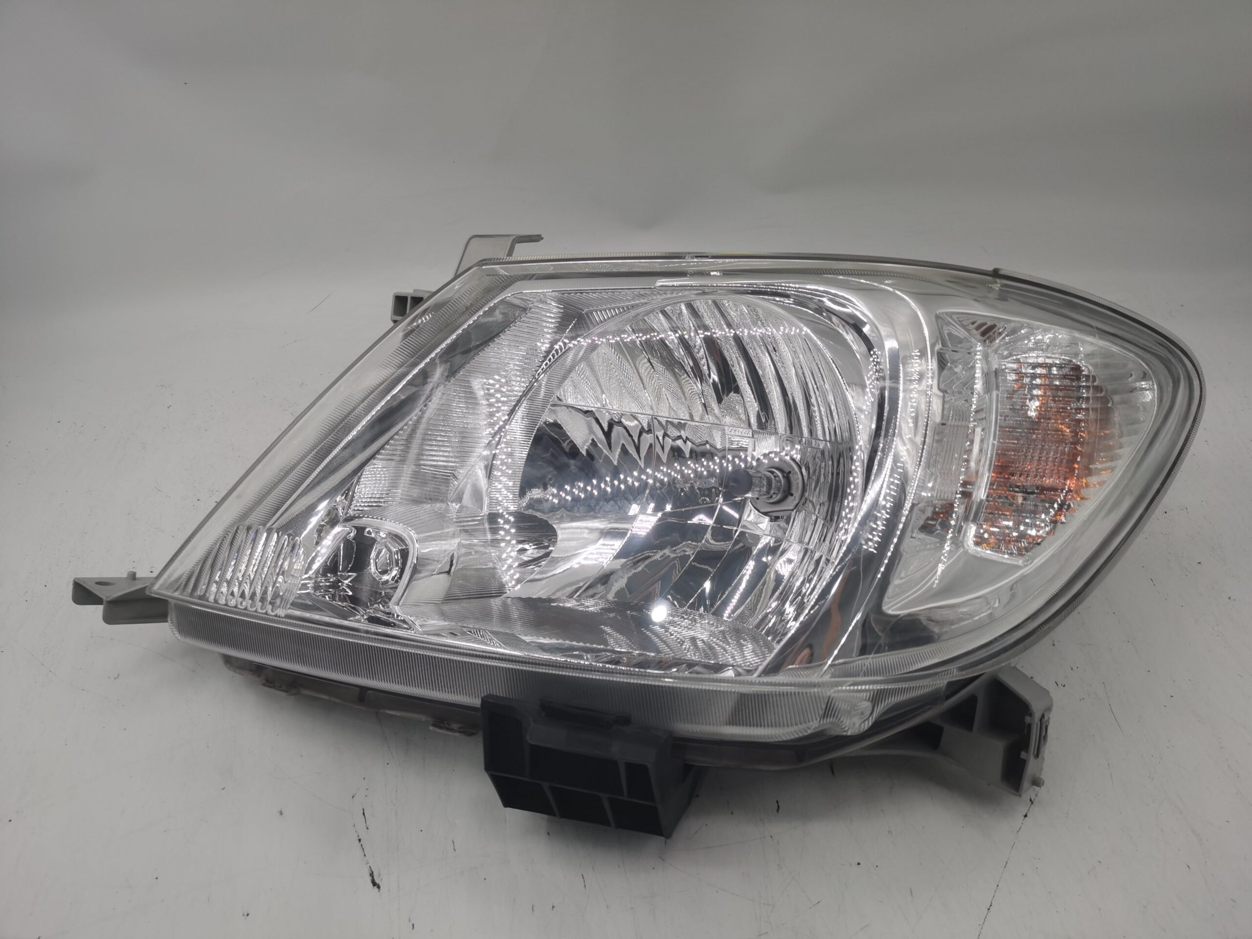 Toyota HILUX VIGO 2005-2010 HALOGEN L.H.S Headlight Assembly