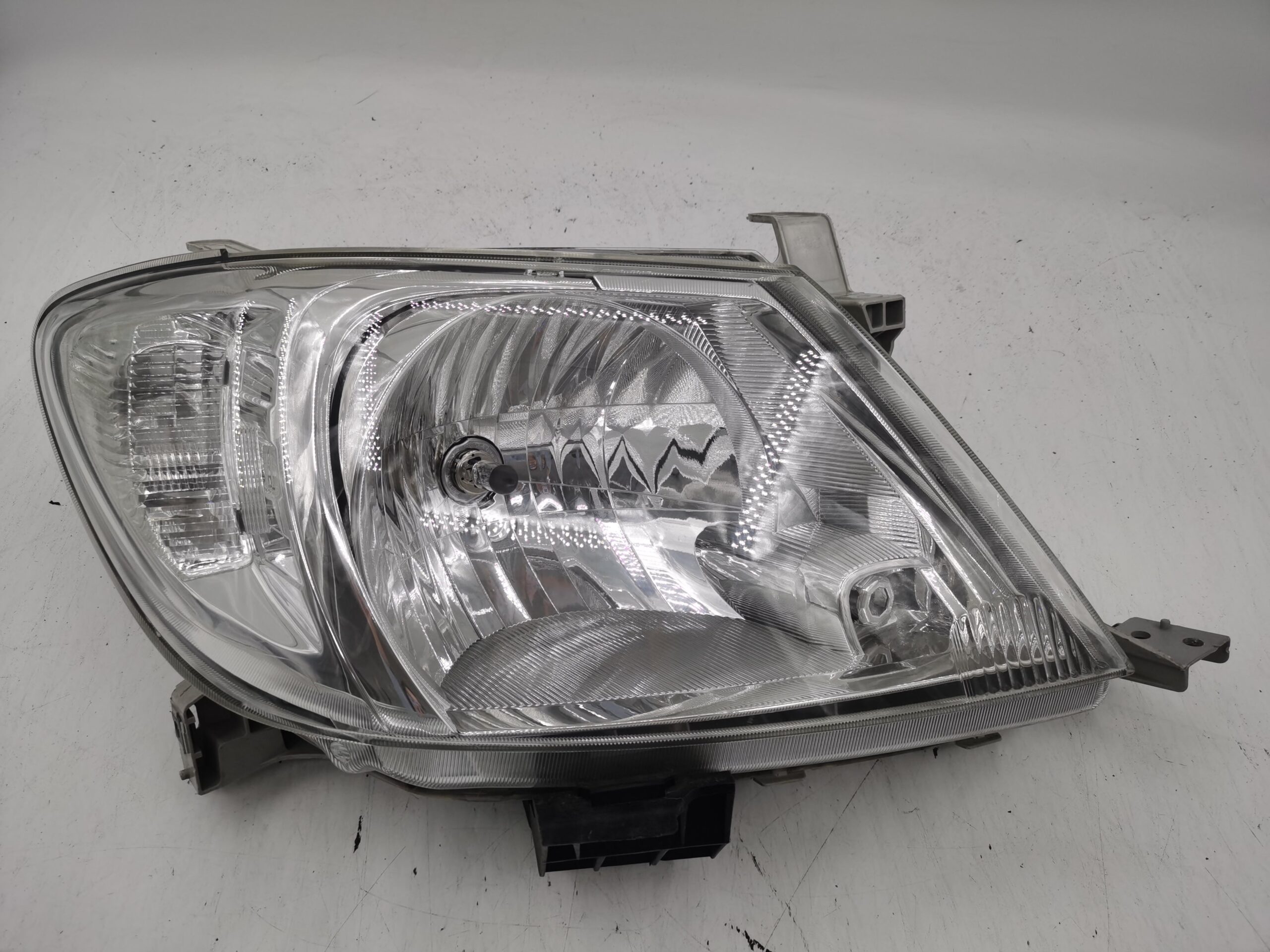 Toyota HILUX VIGO 2005-2010 HALOGEN R.H.S HEADLIGHT ASSEMBLY