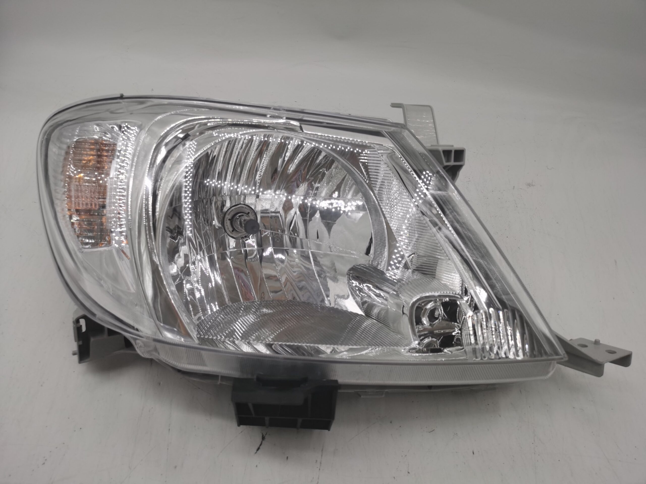 Toyota HILUX VIGO 2005-2010 HALOGEN R.H.S Headlight Assembly