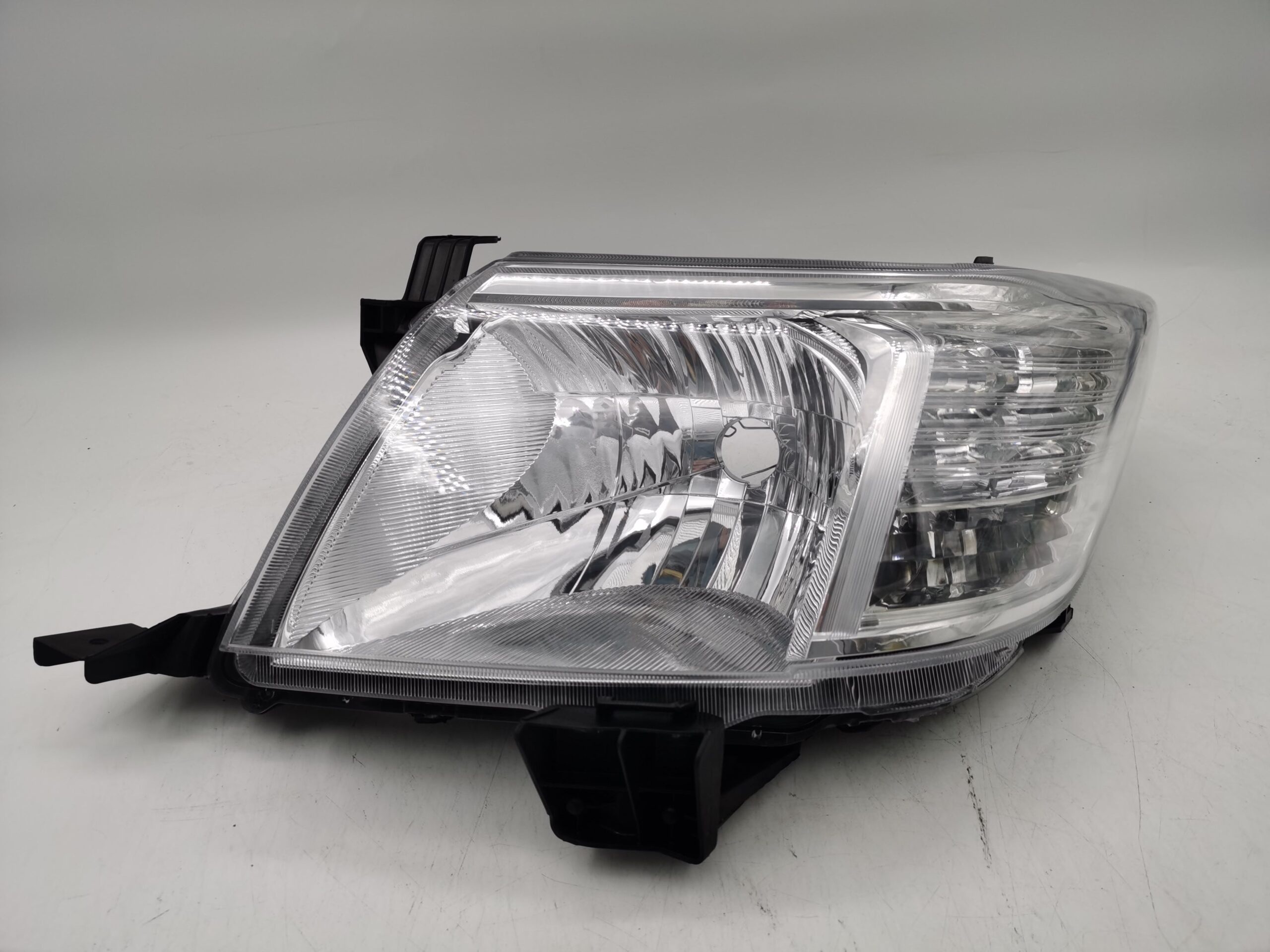 Toyota HILUX VIGO 2011-2014 HALOGEN L.H.S HEADLIGHT ASSEMBLY